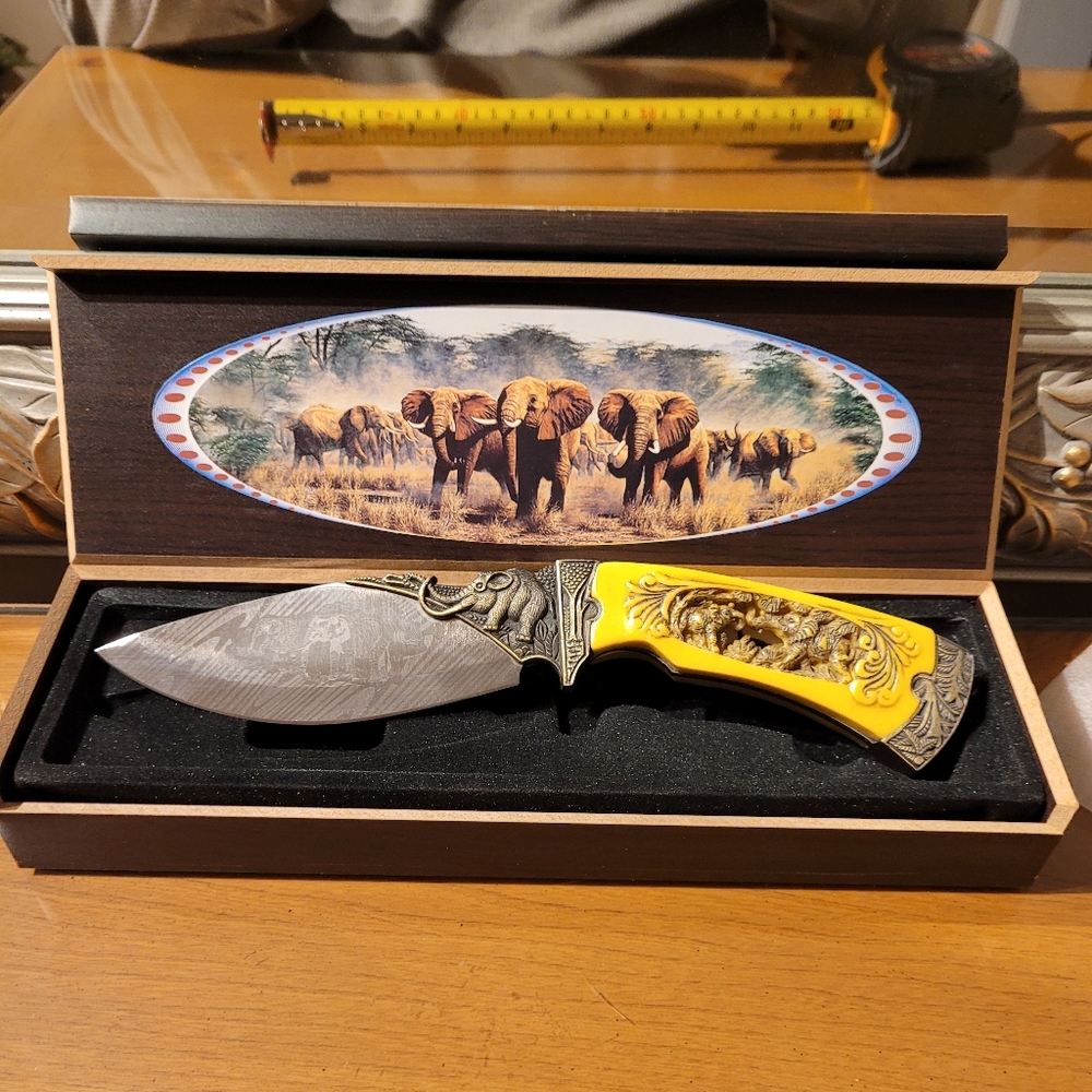 Collectors Elephant "display" themed tool
